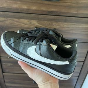 Nike Court Legacy